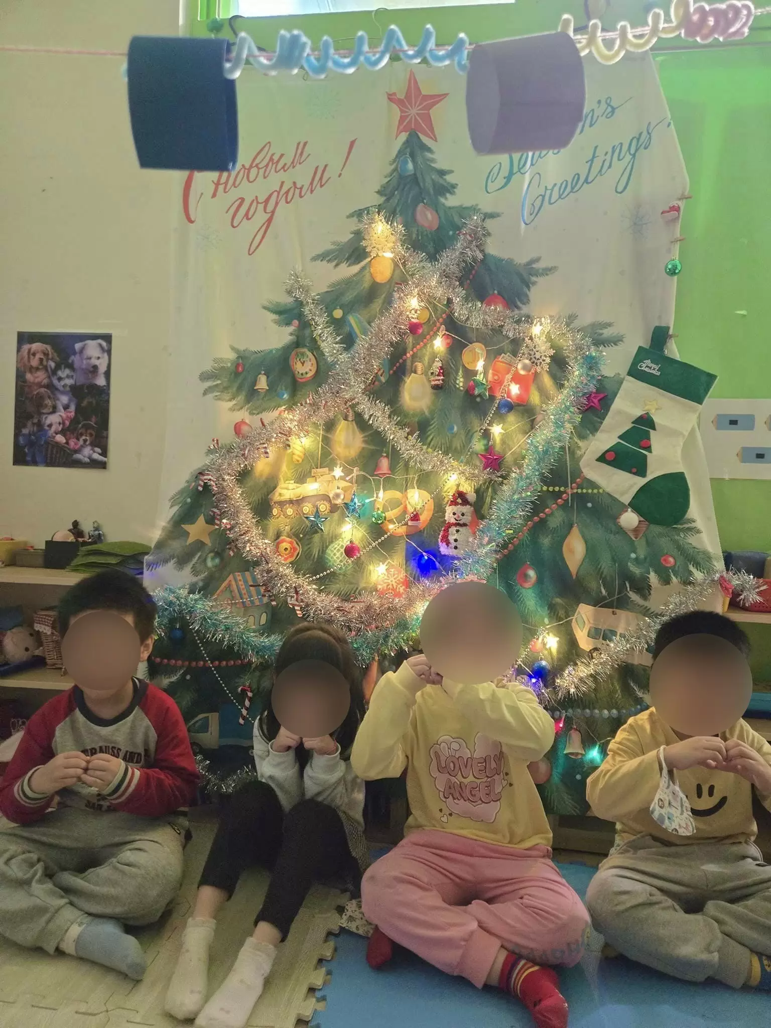 動手佈置聖誕樹🎄