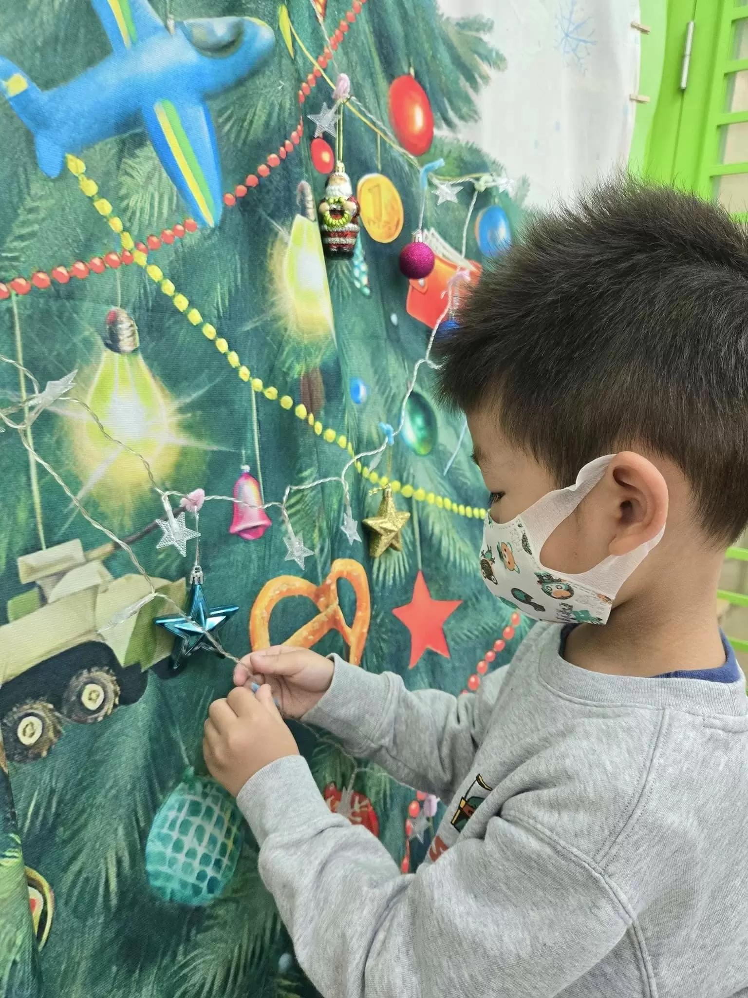 動手佈置聖誕樹🎄