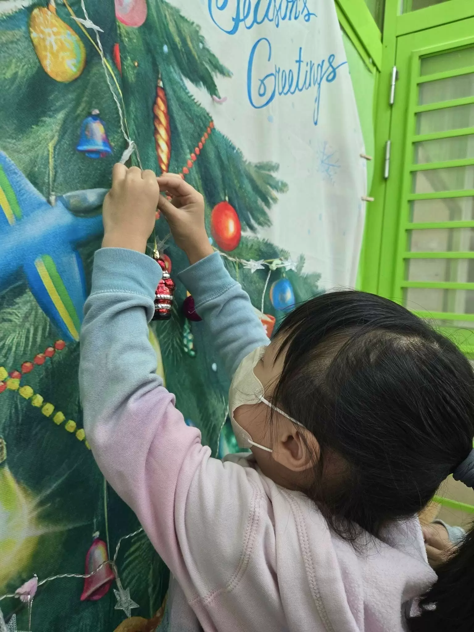 動手佈置聖誕樹🎄