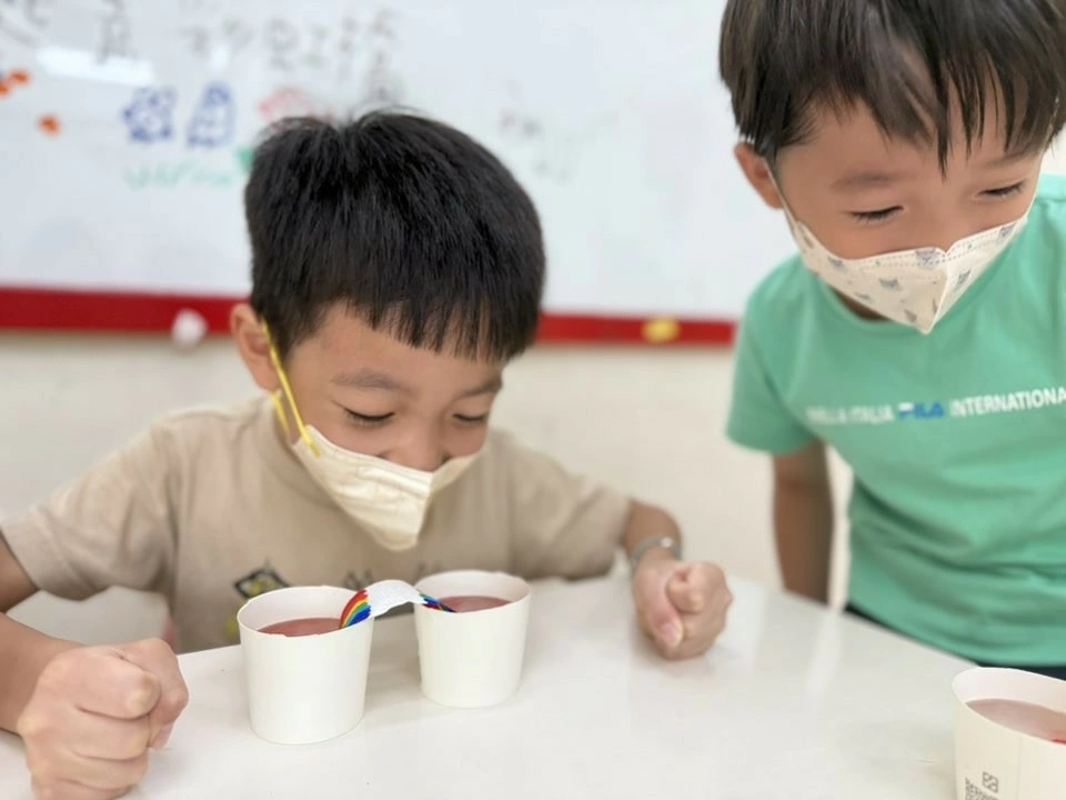 【趣味科學實驗｜寶貝們一起蓋彩虹橋🌈🧪】