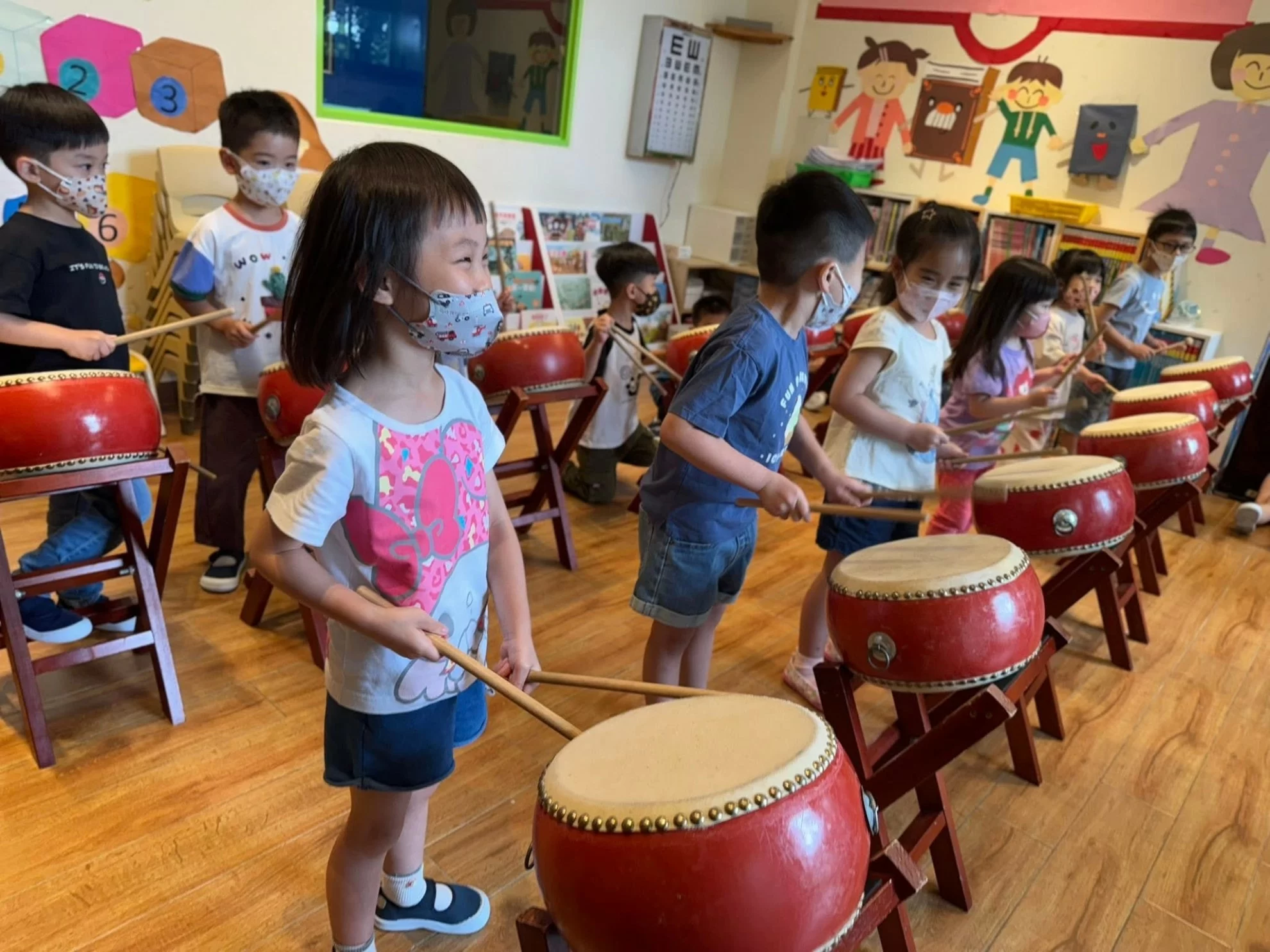 【咚咚咚!跟著節奏揮動鼓棒🥁】 【咚咚咚!跟著節奏揮動鼓棒🥁】