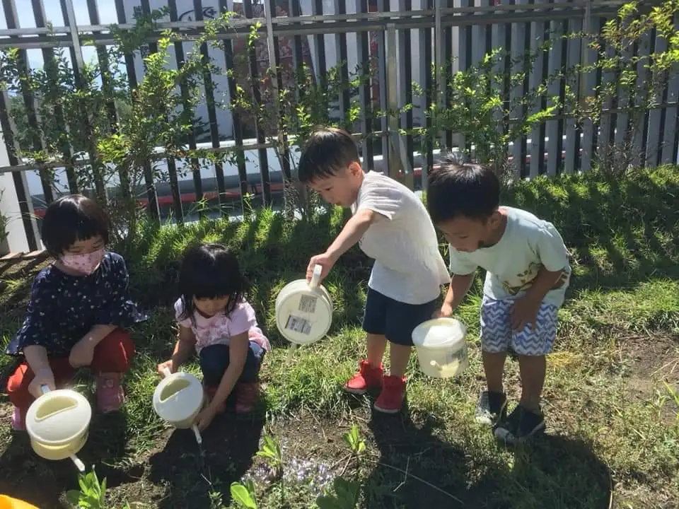 小小農夫日，寶貝們體驗了種菜的樂趣之外也感受到了農夫工作的辛苦，更能體會到粒粒米飯得來不易