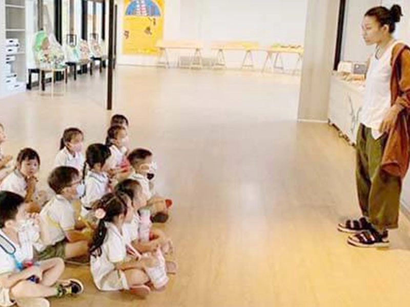 今天我們來到了鐵道藝術村～